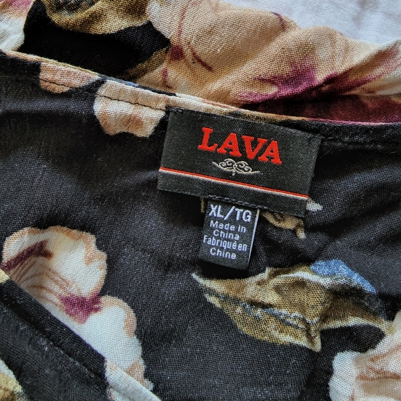 Woman's XL Floral Crops - Picture 5 of 6